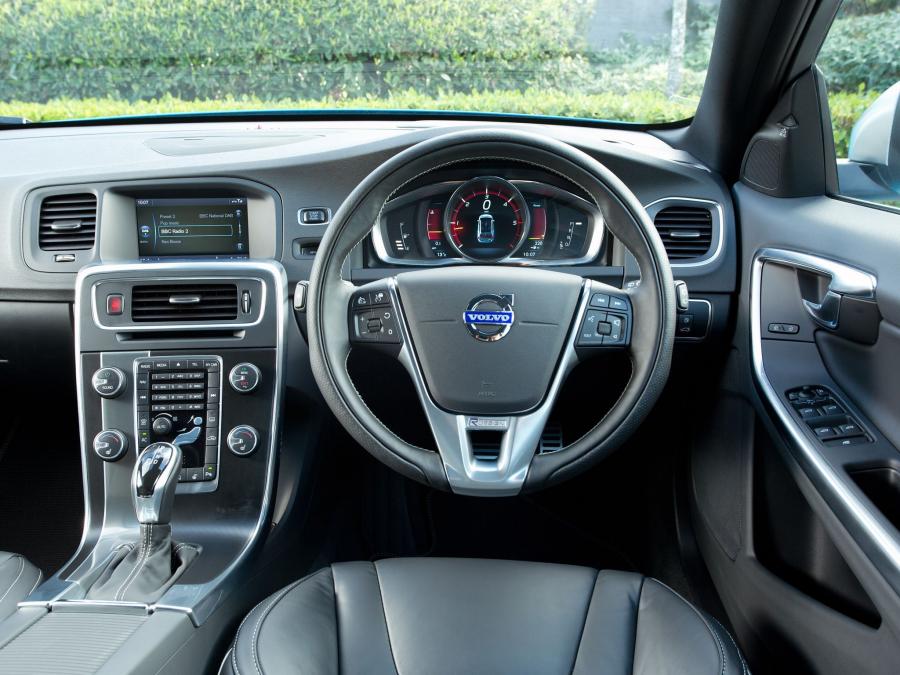  Volvo V60 R-Design 2013 года  (UK) (фото 4 из 14)